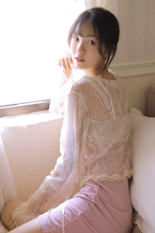 女大学生沙龙室在线